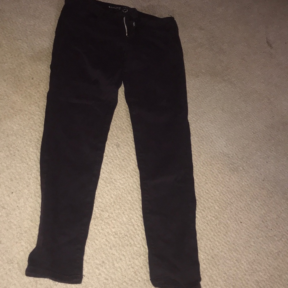 AE maroon colored pants